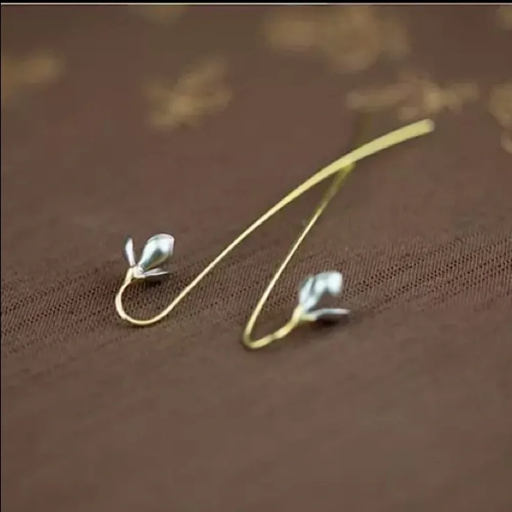 Minimalist Three Petal Flower Oriental Earrings - Picture 3 of 6